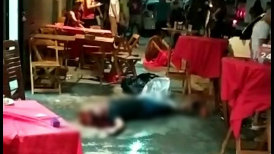 VEJA VÍDEO: cabo da PM mata a tiros homem dentro de bar