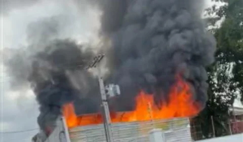 URGENTE: Incêndio atinge depósito de igreja no bairro Chapada; VÍDEO