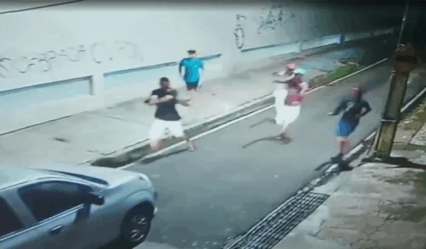 VÍDEO! Assaltantes armados invadem carro de aplicativo