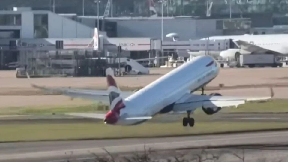 Saiba quais os direitos de passageiros que tiveram voos atrasados