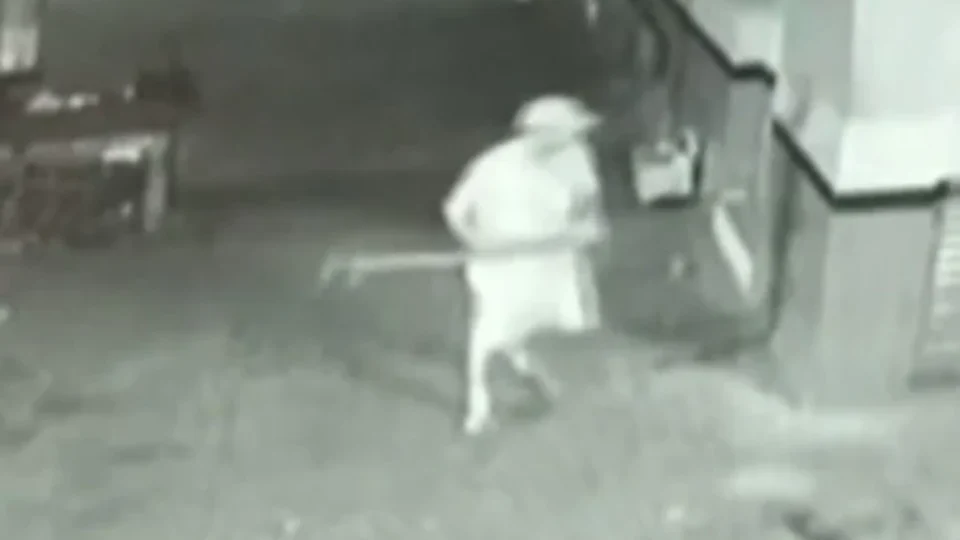 Homem mata morador de rua a pauladas enquanto dormia