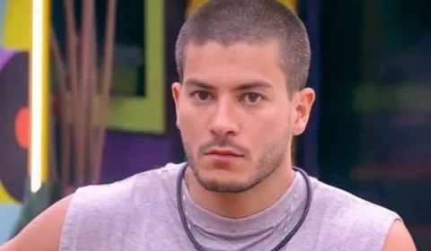 BBB22: Arthur muda de ideia após indicar que imunizaria Natália