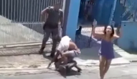Veja vídeo! policiais matam homem negro na frente da família