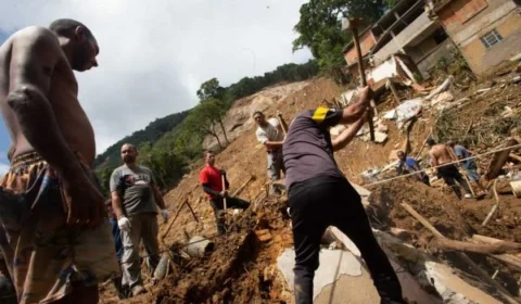 Bombeiros do DF enviam equipes de socorro a Petrópolis nesta sexta-feira (18)
