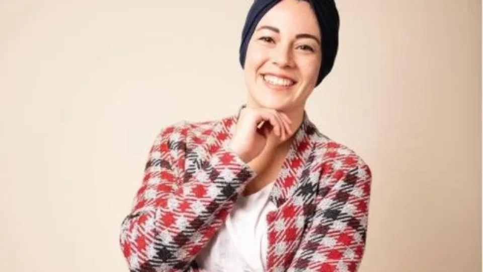 Mulher vítima de estupro, é condenada a 100 chibatadas e prisão no Catar