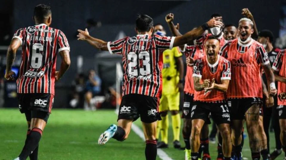 São Paulo bate o Santos por 3 x 0 na Vila Belmiro pelo Paulistão
