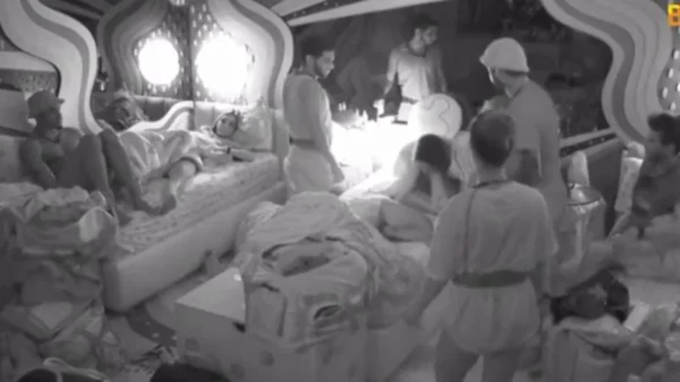 Sem querer, Pedro Scooby deixa Laís nua no BBB22; Vídeo!