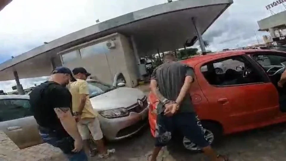 Cantor ostentação de “trapnejo” é preso por tráfico; VEJA VÍDEO