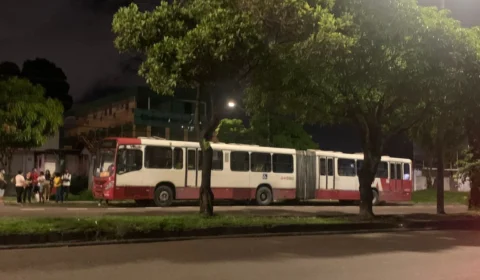 Grávida entra em trabalho de parto durante assalto no ônibus da linha 356