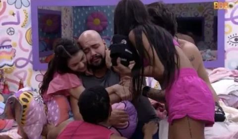 BBB22: Tiago Abravanel cai no choro com revelações de brothers da Casa de Vidro
