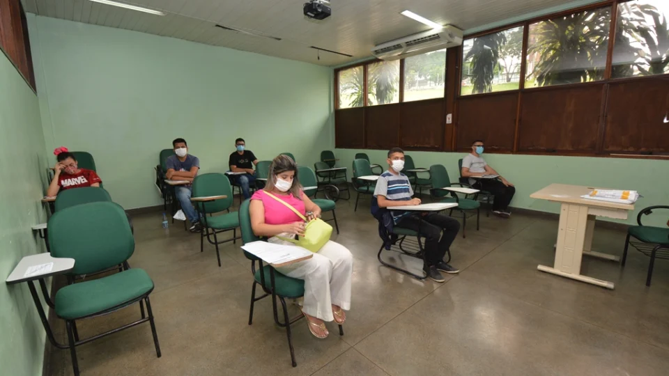ATENÇÃO: Vestibular e SIS da UEA 2021 começam neste domingo (13)