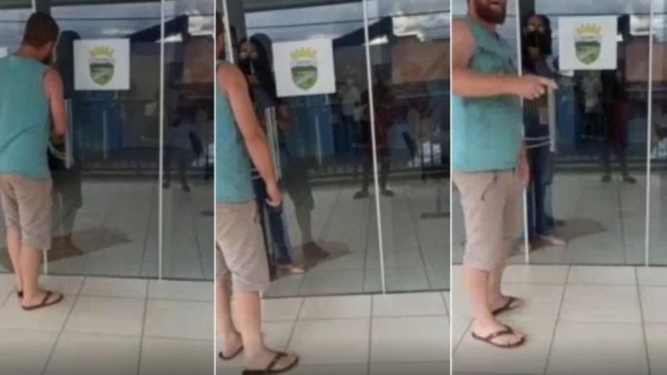 Homem se irrita com falta de médicos e tranca UPA com corrente; Imagens