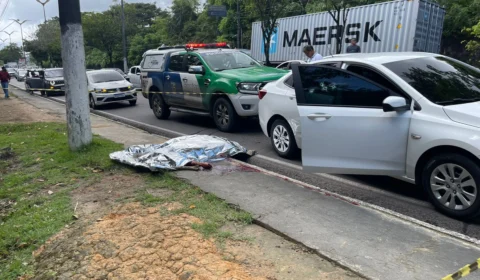 VEJA VÍDEO: Homem é morto após ter o carro metralhado em frente à UFAM