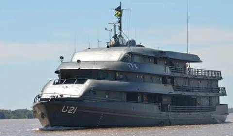 Novo comandante da Marinha cumpre agenda no AM para verificar ações de assistência hospitalar a ribeirinhos