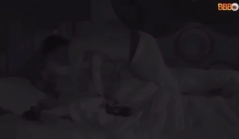 BBB22: Jade e Paulo André se beijam após festa; veja vídeo