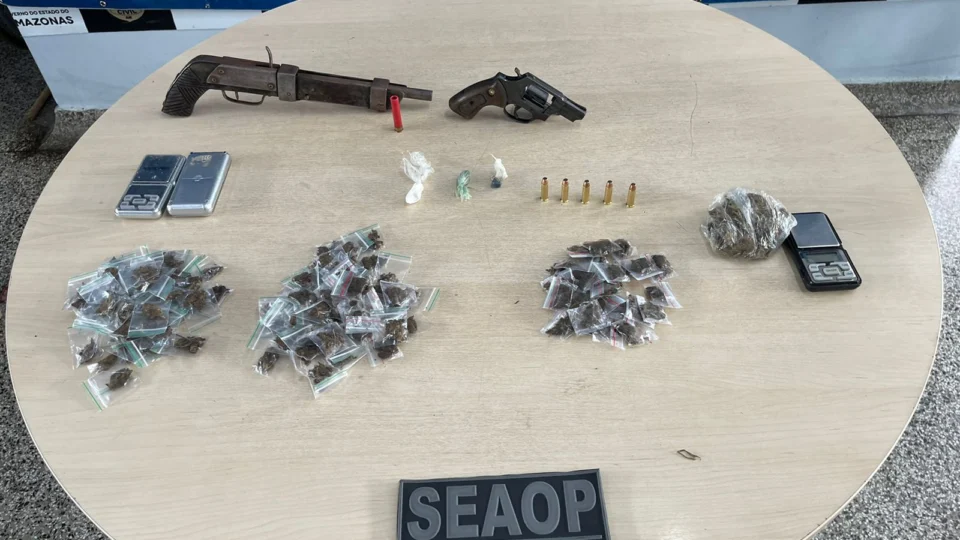 Jovens são presos em flagrante com armas nas zonas norte e oeste de Manaus