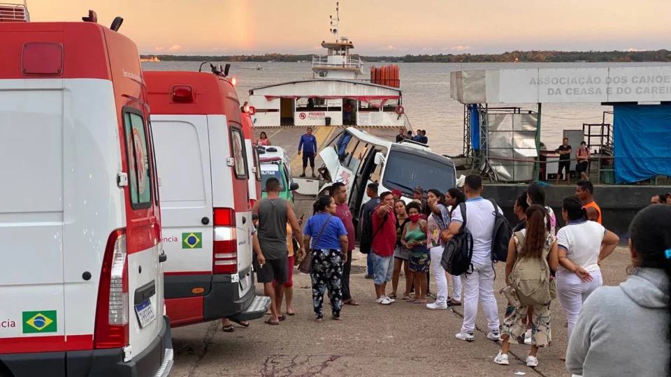 VEJA VÍDEO: Grave acidente com microônibus deixa uma vítima fatal na Ceasa em Manaus