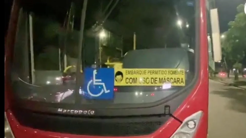 Ônibus é assaltado na zona Norte de Manaus neste domingo (20)