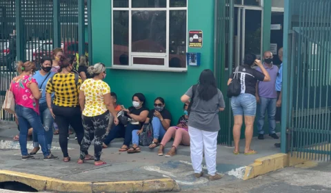 Manifestação: terceirizados da Semed protestam por falta de pagamento