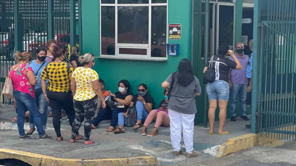 Manifestação: terceirizados da Semed protestam por falta de pagamento