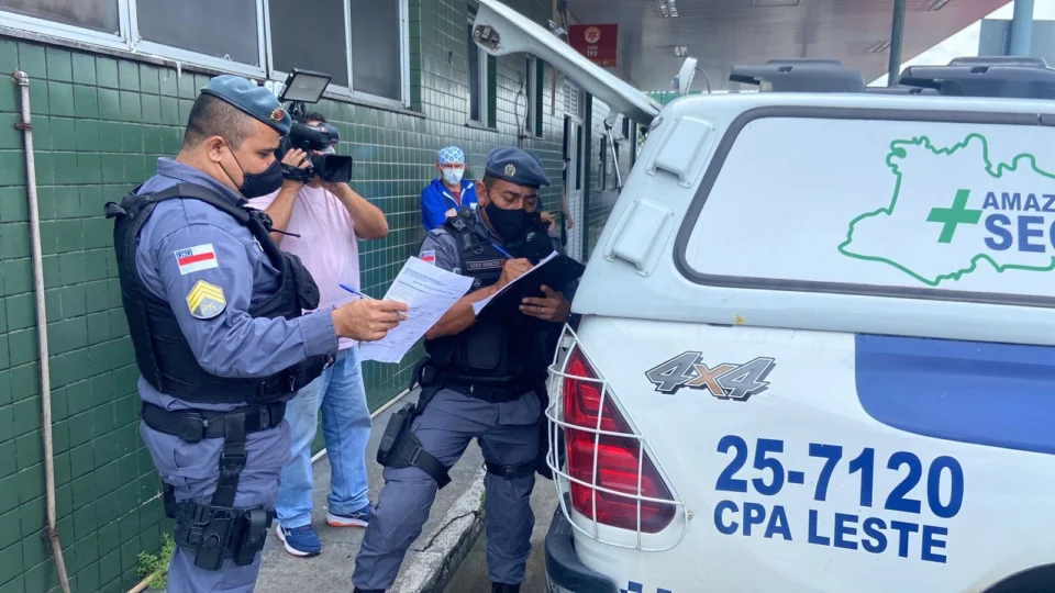 Após desconfiar que estava sendo traído, homem esfaqueia esposa no Jorge Teixeira