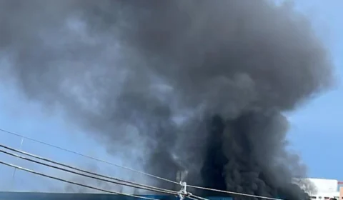 VEJA VÍDEO: Incêndio atinge empresa de transportes em Manaus