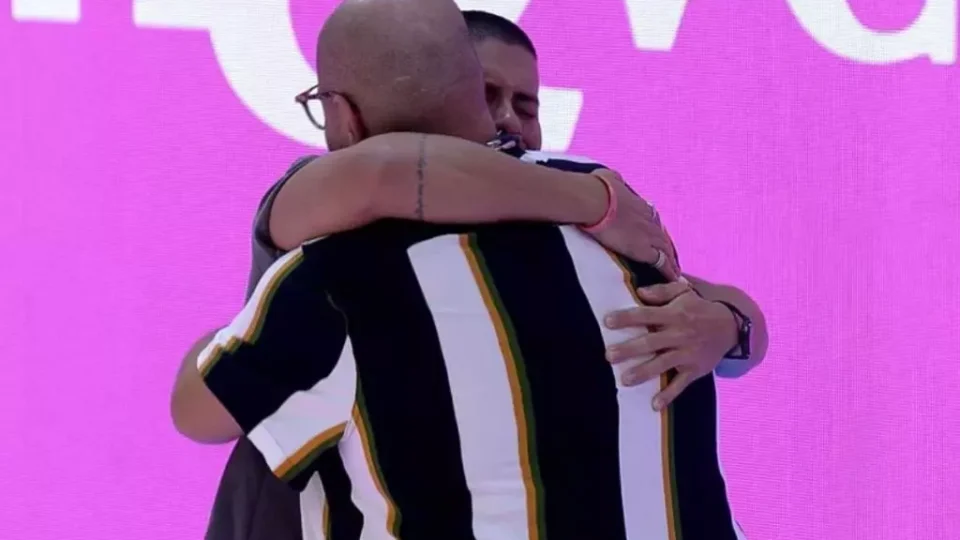 BBB22: Arthur Aguiar vence a Prova do Anjo e chora muito