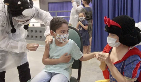 Crianças de 5 anos sem comorbidades podem se vacinar em Manaus; Veja pontos de vacinação