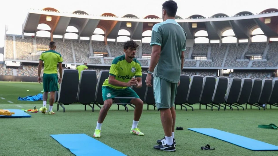 Palmeiras desembarca no Emirados  Árabes para a estreia do Mundial