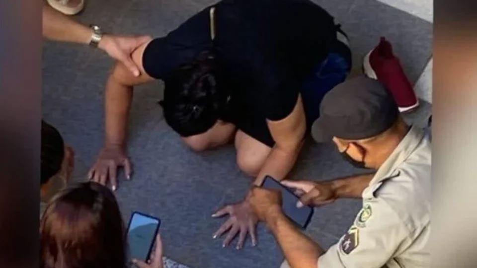 Mulher leva facada nas costas de ex-marido dentro de shopping