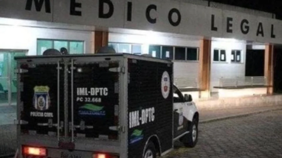 Corpo de babá é encontrado com marcas de tiro em área de mata da Ponta Negra