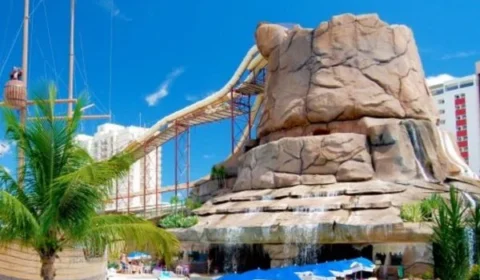 Criança morre ao cair de toboágua com 15 m de altura