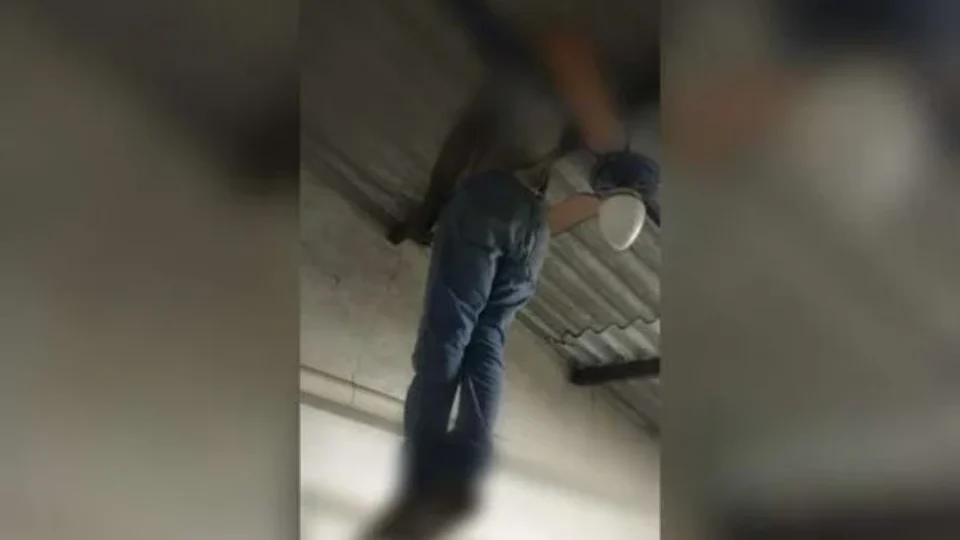 Ladrão tenta entrar em igreja e morre pendurado no telhado