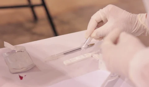 Drogarias de Manaus começam vendas de autotestes de Covid-19