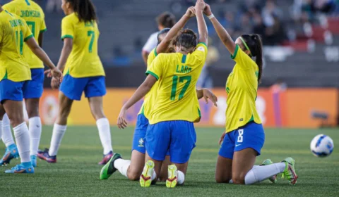 A seleção brasileira feminina enfrenta a Colômbia pelo título do Sul-Americano