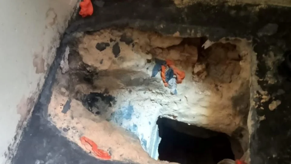 Escavação é encontrada em cela de presídio em Manaus