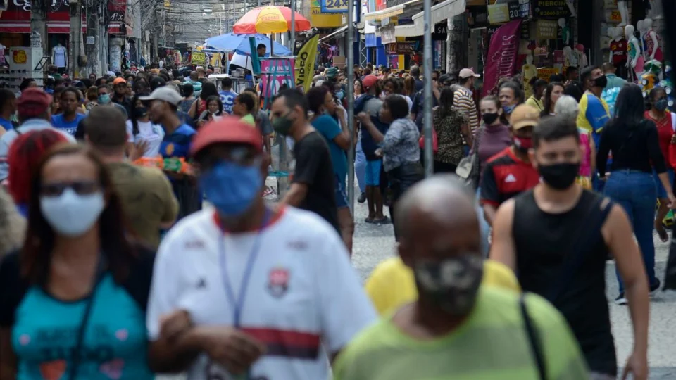Uso de máscara deixa de ser obrigatório em locais abertos e fechados em Manaus