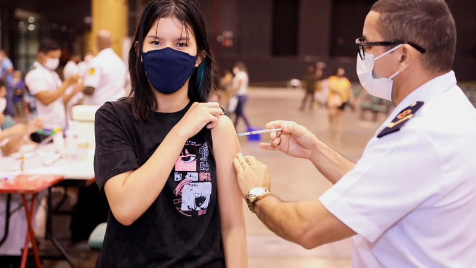 Confira os 16 pontos de vacinação contra a Covid-19 em Manaus neste sábado (26)