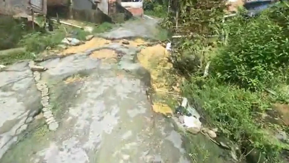 População pede solução de problemas em rua do bairro Campo Dourado