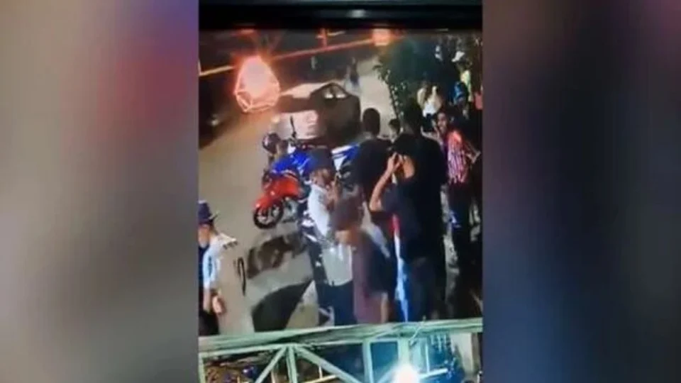 Ex-namorado atropela mulher por não aceitar o fim do relacionamento; VÍDEO