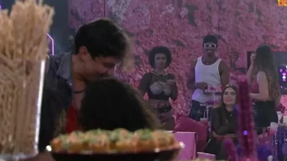 BBB22: Natália fica indignada com dança sensual entre Eli e Lina