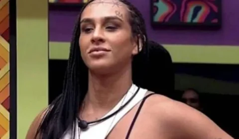 Ex-testemunha de Jeová, Lina foi expulsa da igreja e mudou de religião