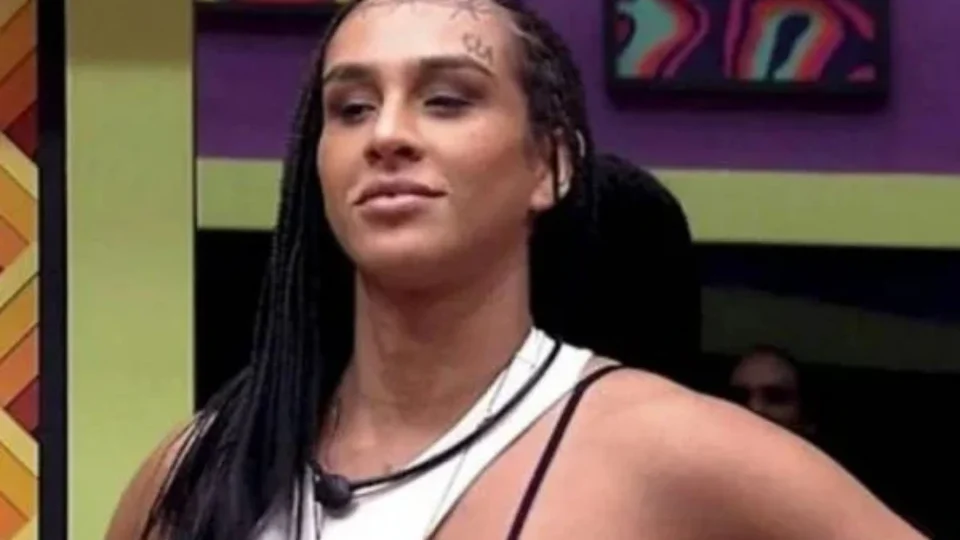 Ex-testemunha de Jeová, Lina foi expulsa da igreja e mudou de religião