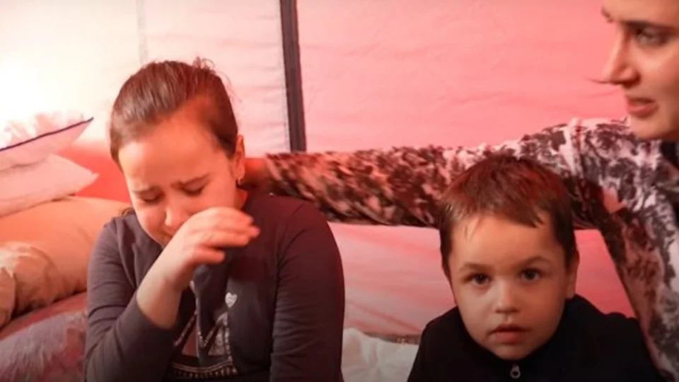 Emocionante: veja vídeo de refugiadas da Ucrânia que temem por maridos e filhos