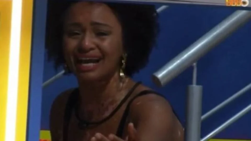 CONFUSÃO: Eli e Natália brigam durante festa: “nem minha mãe grita comigo”