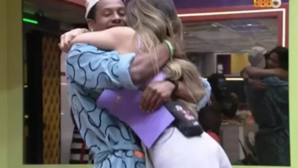 BBB22: Paulo André convida Laís para almoço do Líder e irrita Jade Picon
