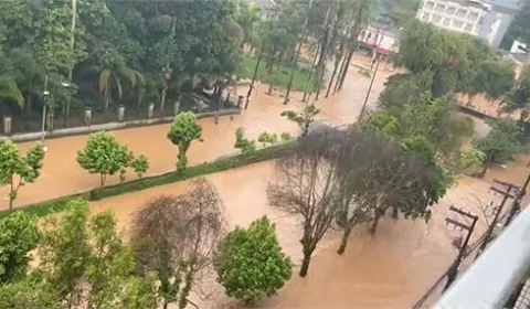 Forte chuva volta a atingir Petrópolis após um mês da tragédia; vídeo