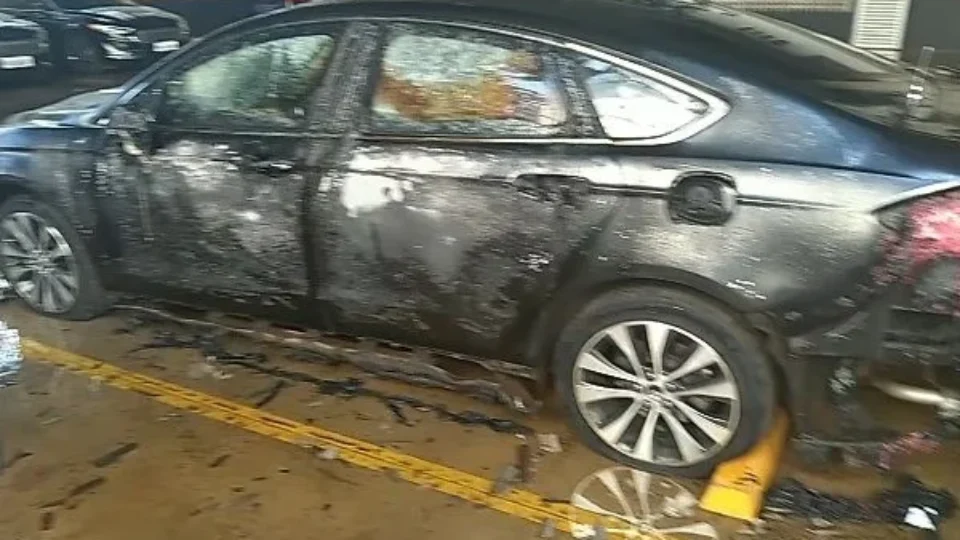 Veículos oficiais ficam destruídos após incêndio no Planalto; Veja vídeo