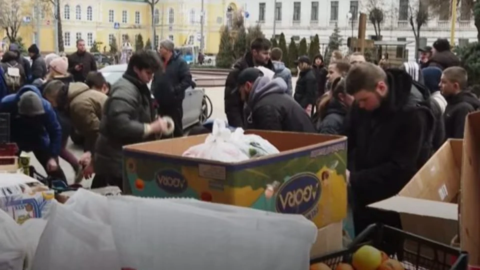 Veja voluntários ucranianos ajudando no esforço de guerra