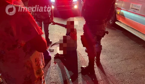 Nas vésperas do dia da mulher, jovem é espancada e jogada de carro após supostamente se negar a manter relações sexuais